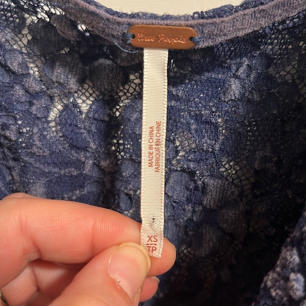 Free People Blue Floral Oversized Textured Top Size XS - Picture 4 of 6